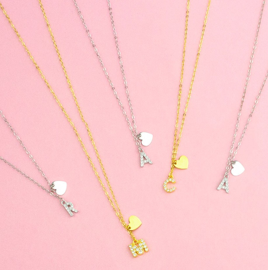 Collar de Plata de Ley en oro con circonitas blancas y letra personalizable