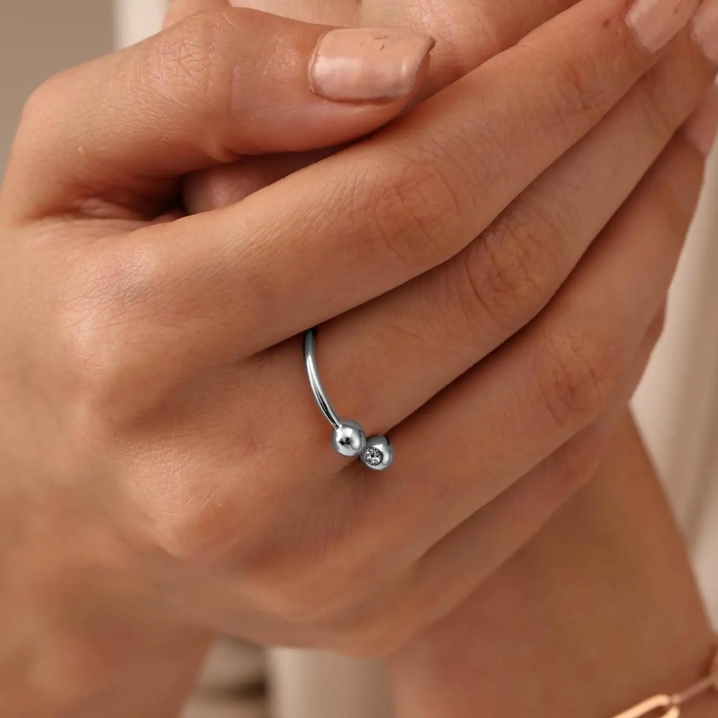 Anillos de dedo con círculo abierto y cuentas de bola
