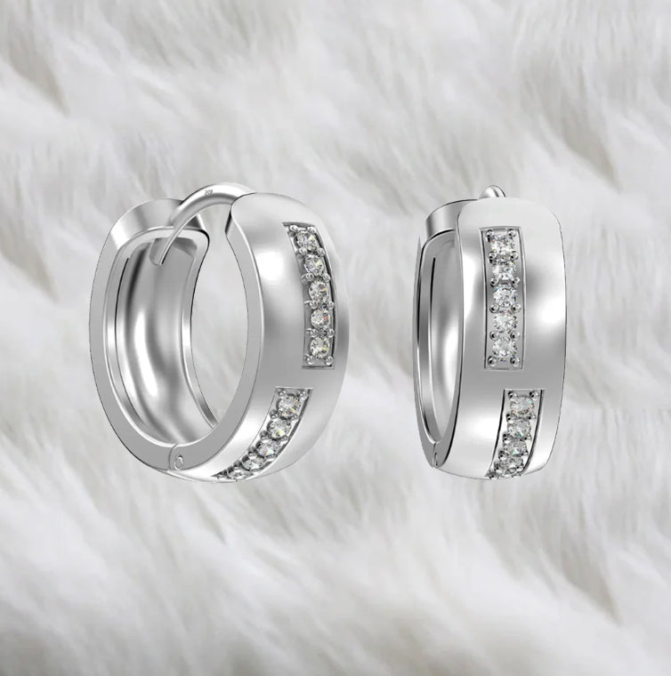 Pendiente de aro Huggie con circonitas engastadas