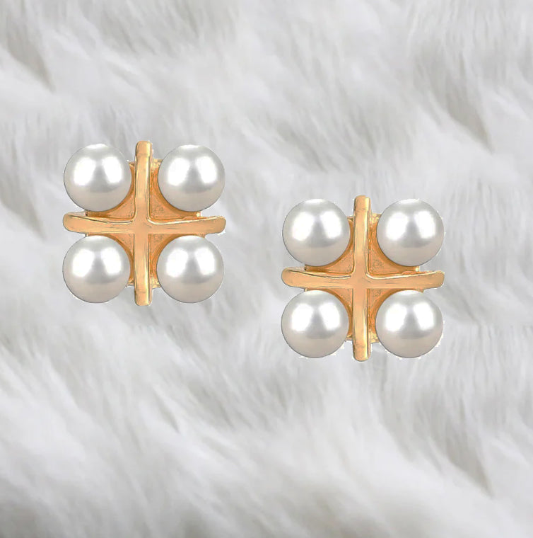 Pendientes de Botón Cuadrados con 4 Perlas Blancas baño en oro