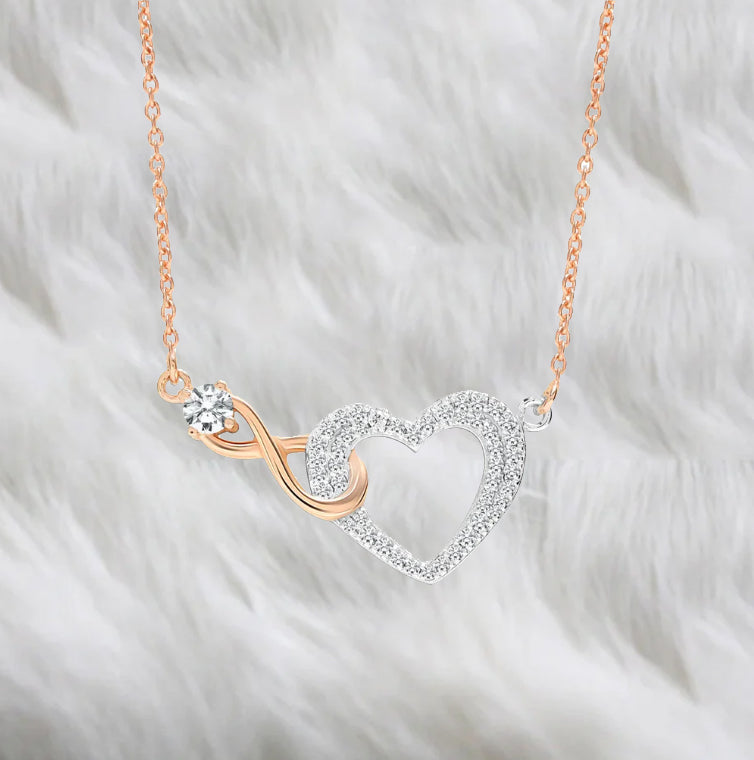 Collar con colgante de corazón de circonita