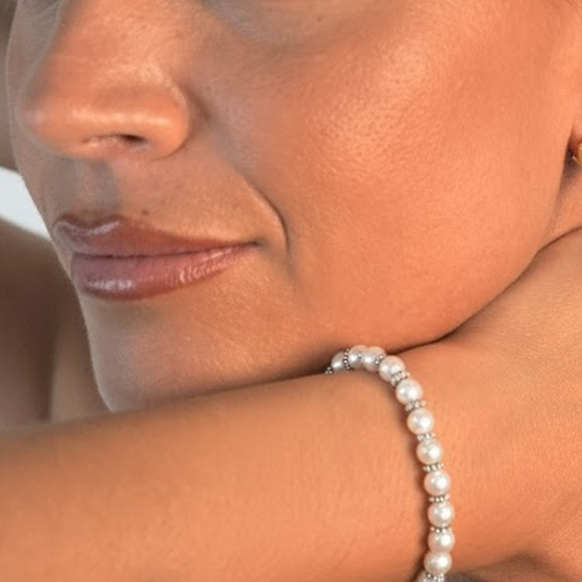 Pulsera de perlas con circonitas