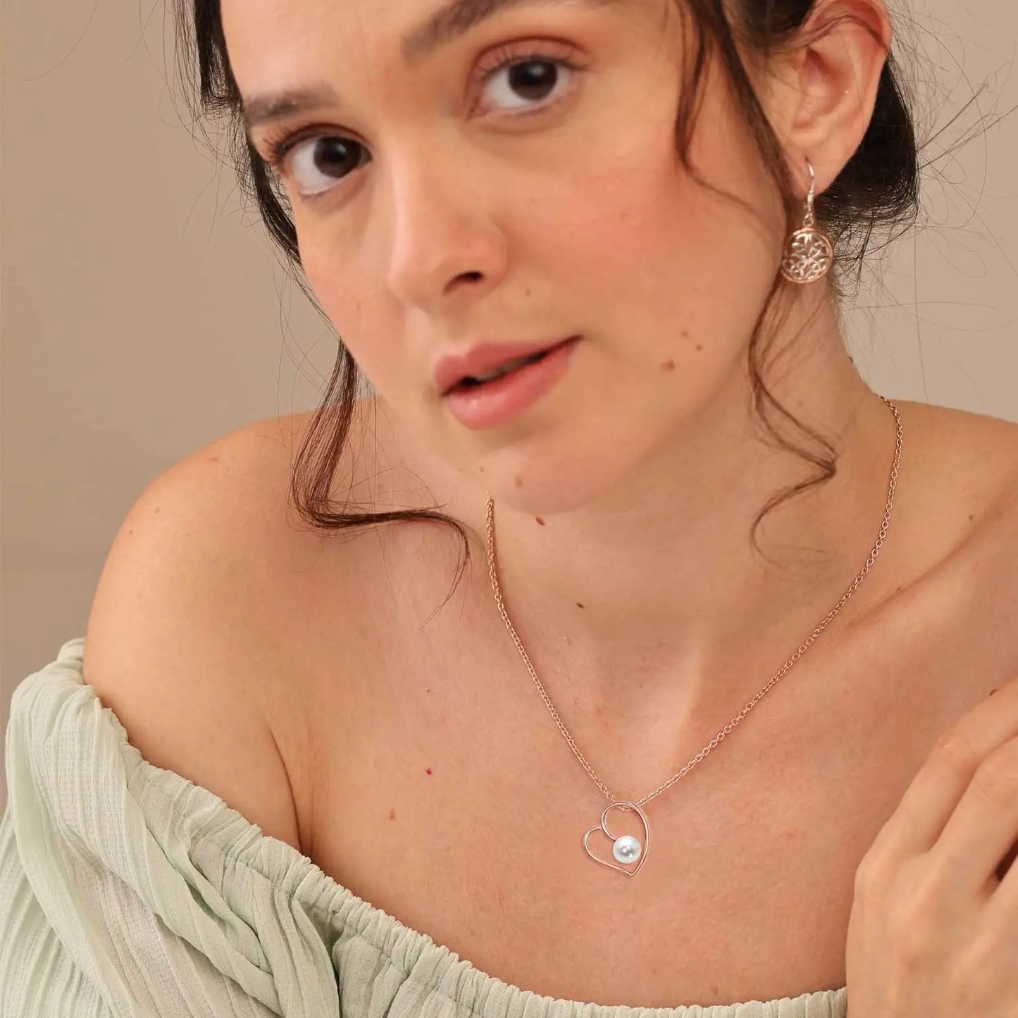 Collar con colgante de cadena con corazón y perla