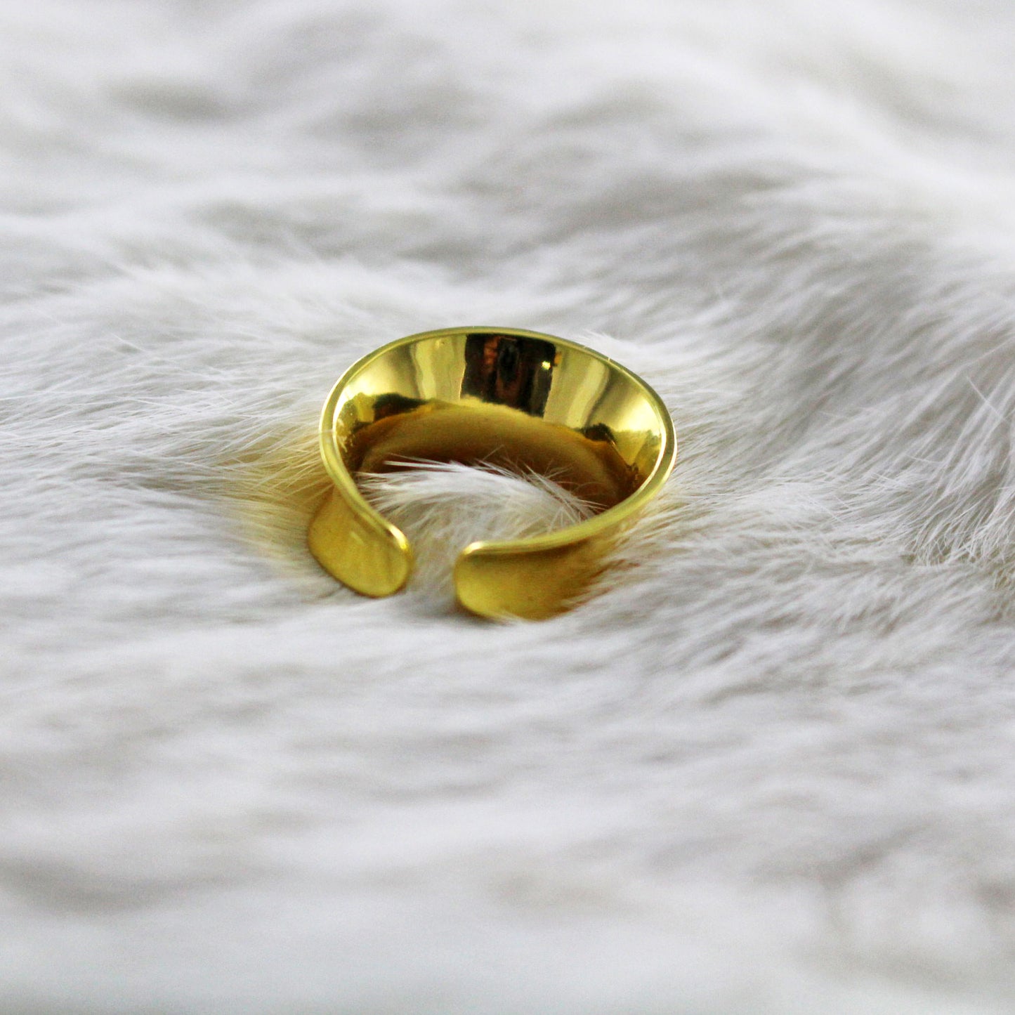 Sortija ancha ajustable baño oro