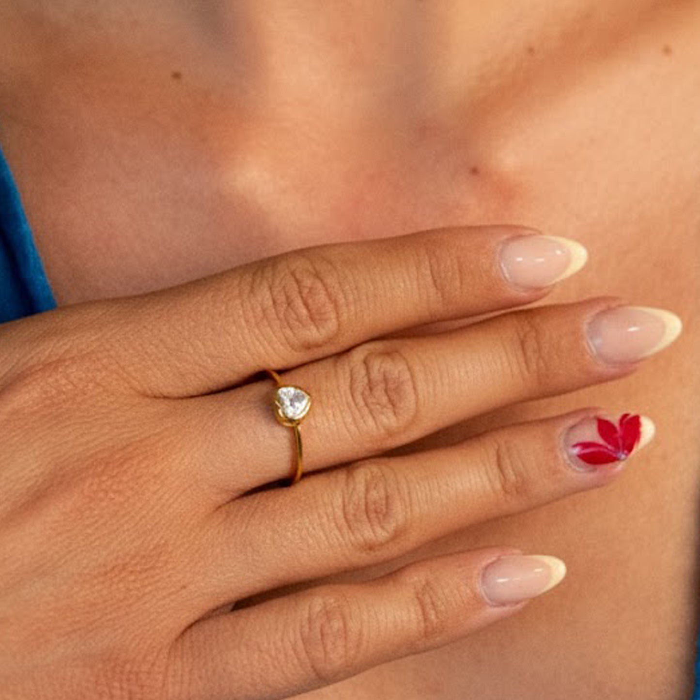 Anillo corazón con circonita baño en oro