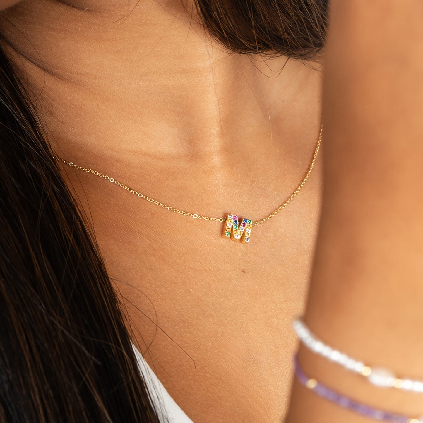 Collar Plata de Ley con Inicial Letra M y Circonitas – Joyas 24/7