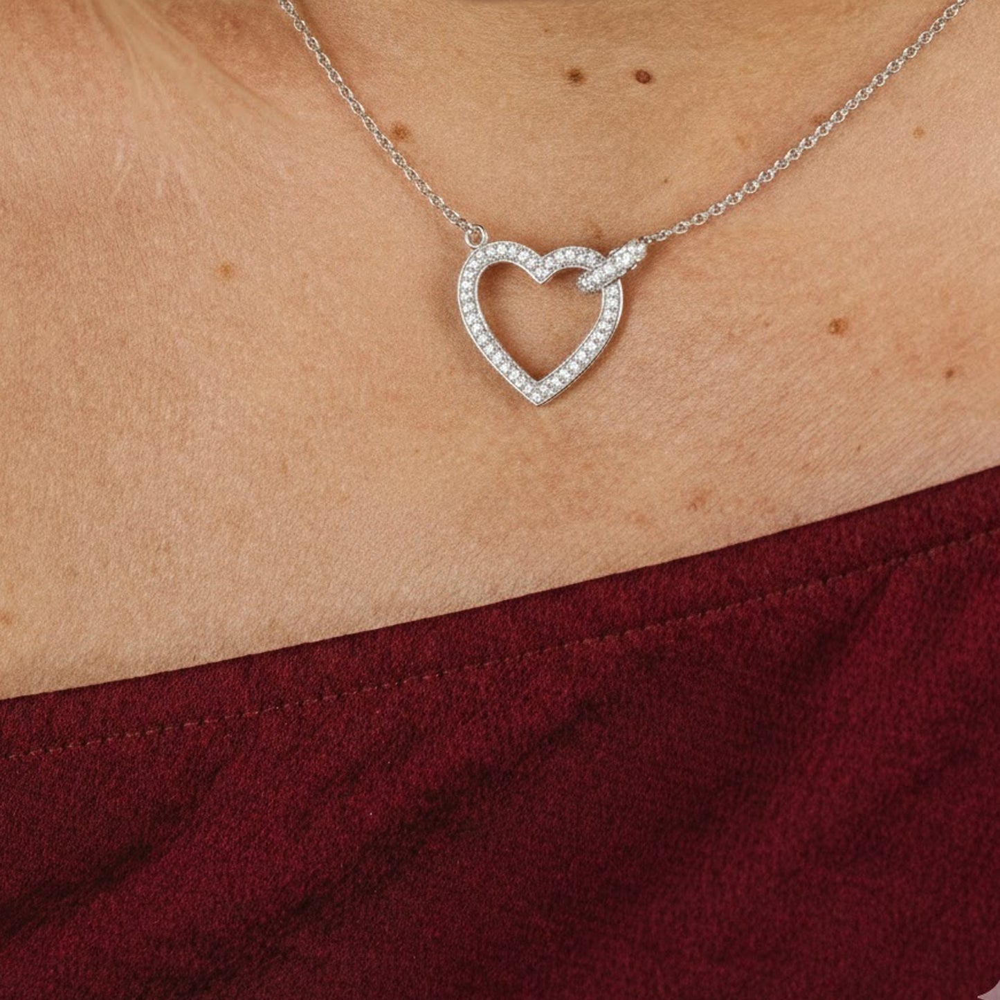 Collar Corazón Inclinado Plata 925 – Joyas 24/7 | Minimalismo con Carácter