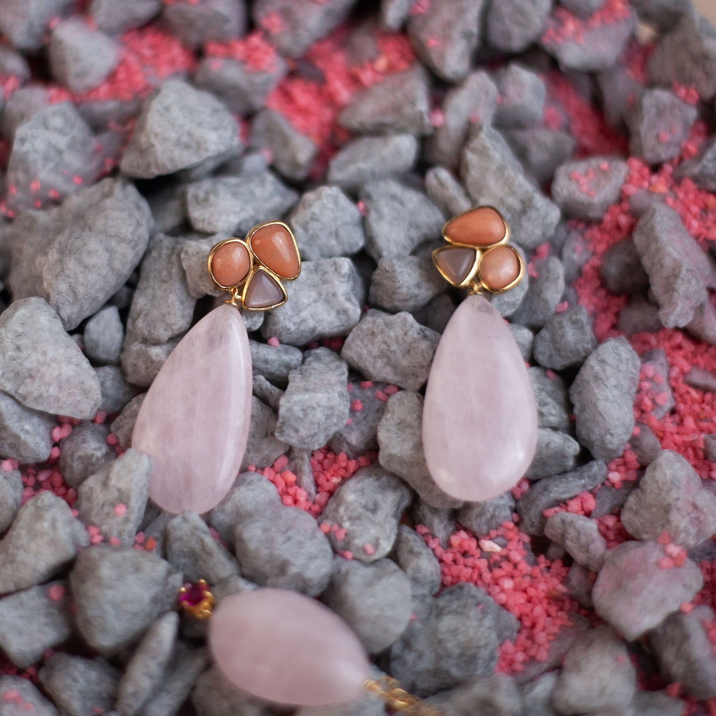 Pendientes Largos Plata de Ley Rosados – Joyas 24/7 | Minimalismo con Carácter