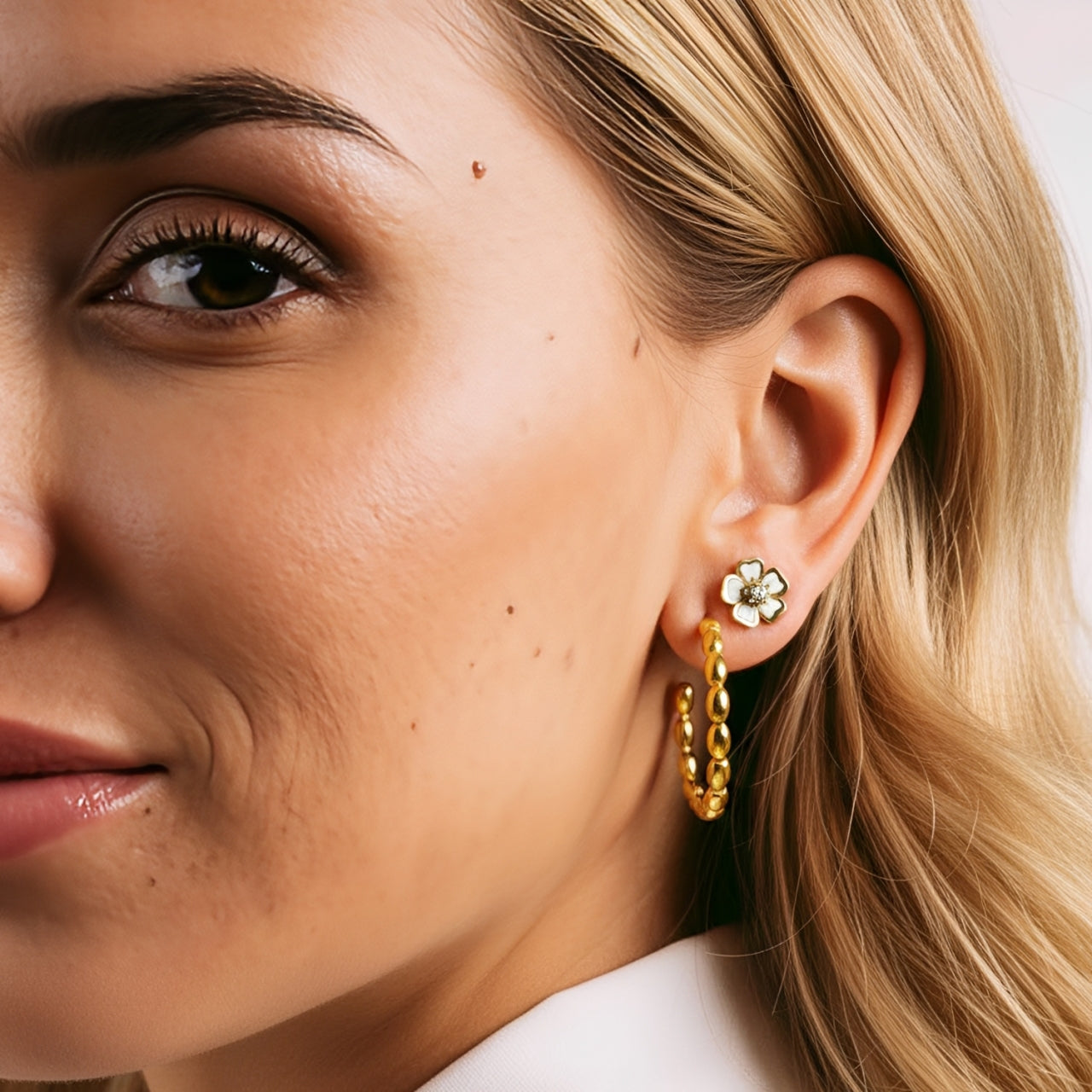 Pendientes Flor de Plata con Baño de Oro y Circonita