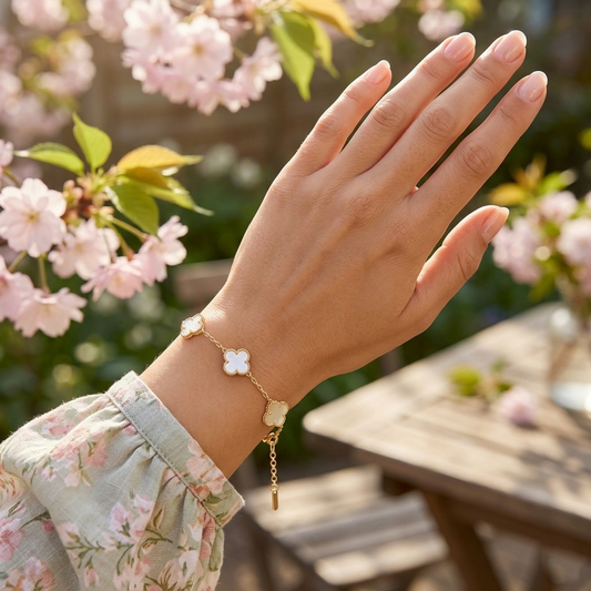 Pulsera Plata de Ley Flores Blancas – Joyas 24/7 | Minimalismo con Carácter