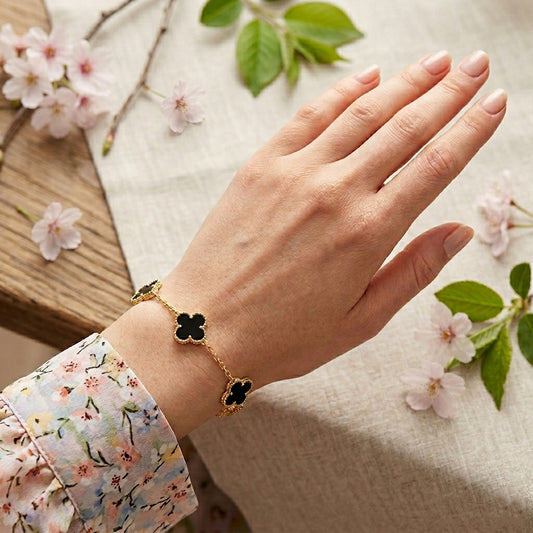 Pulsera Plata de Ley Flores Ónix Negro – Joyas 24/7 | Minimalismo con Carácter