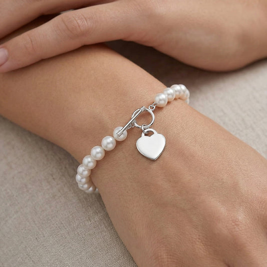 Pulsera de Perlas con Detalle Corazón – Joyas 24/7 | Minimalismo con Carácter
