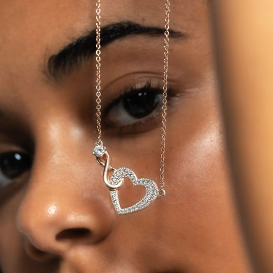 Collar con colgante de corazón de circonita