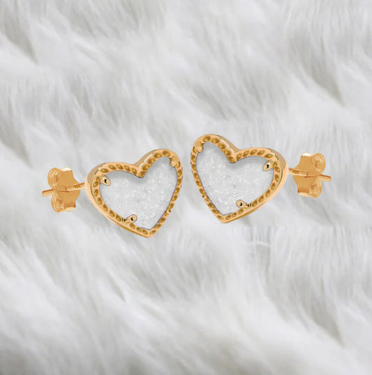 Pendientes de corazón con drusa blanca